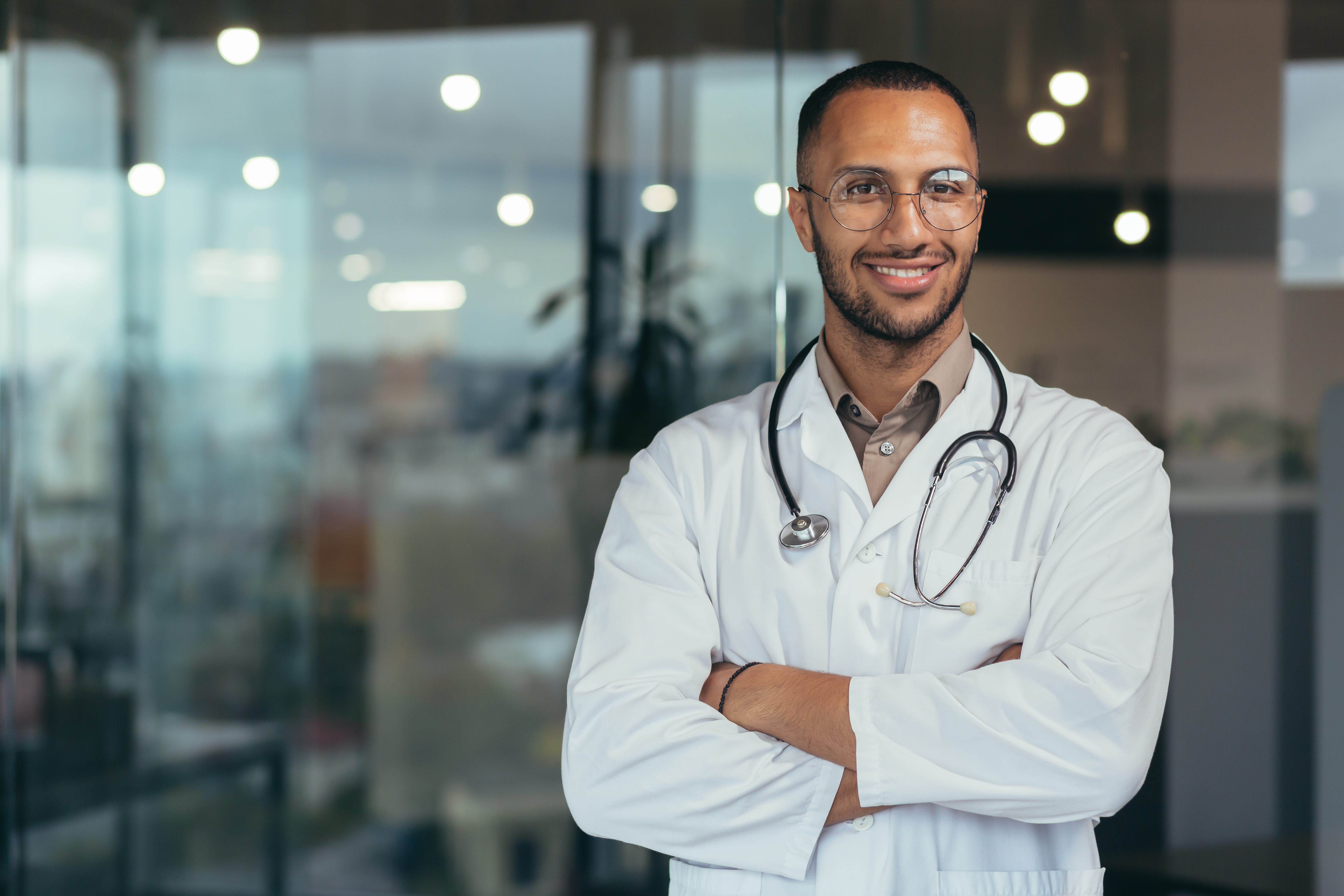 Médico de sucesso com gestão financeira do ClínicaWork